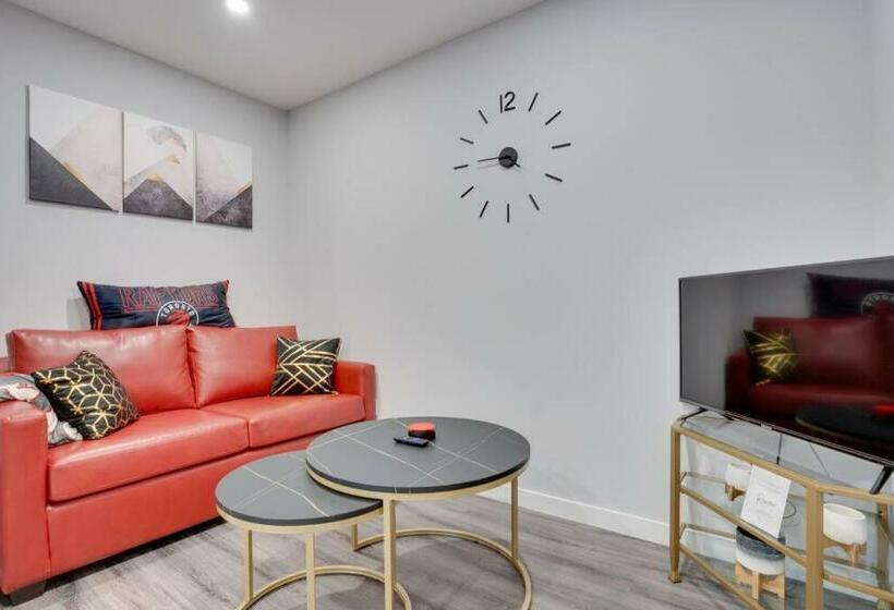 Modern & Private 1 Bedroom Apartment