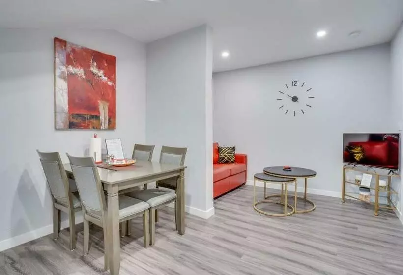 Modern & Private 1 Bedroom Apartment