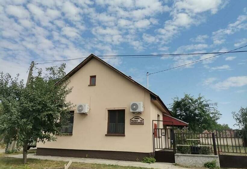 Pázsit Tó Vendégház