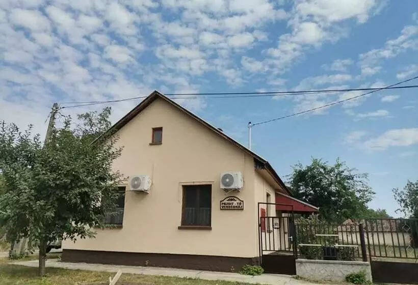Pázsit Tó Vendégház
