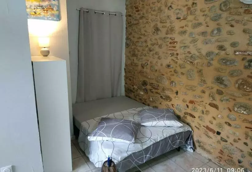 Studio à Le Boulou Centre Ville  Pour 2   Petit Prix  Juillet Aout Réservation D 1 Semaine Minimum C