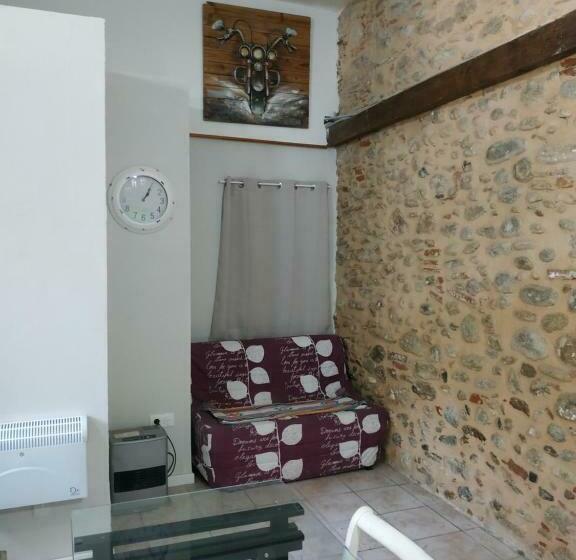 Studio à Le Boulou Centre Ville  Pour 2   Petit Prix  Juillet Aout Réservation D 1 Semaine Minimum C