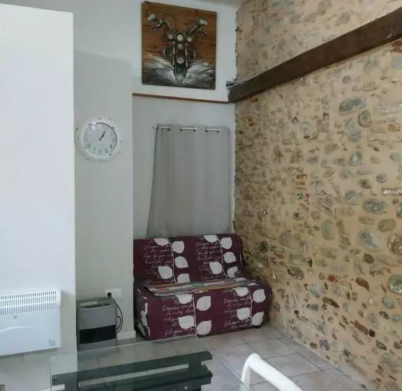 Studio à Le Boulou Centre Ville  Pour 2   Petit Prix  Juillet Aout Réservation D 1 Semaine Minimum C