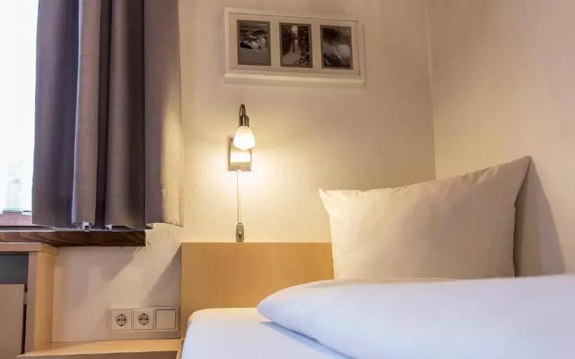 ベッドアンドブレックファースト Gästehaus Pension Barbara