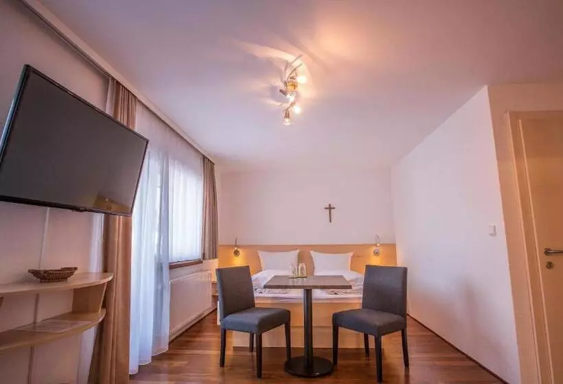 ベッドアンドブレックファースト Gästehaus Pension Barbara