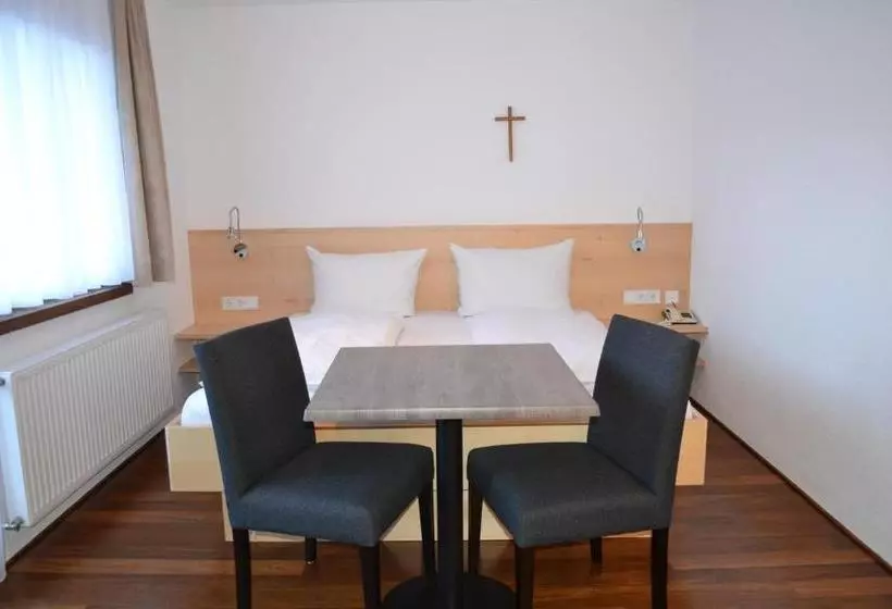 ベッドアンドブレックファースト Gästehaus Pension Barbara