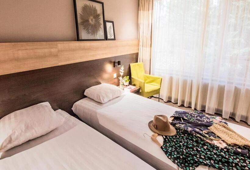 Отель Buitenplaats De Bergse Bossen