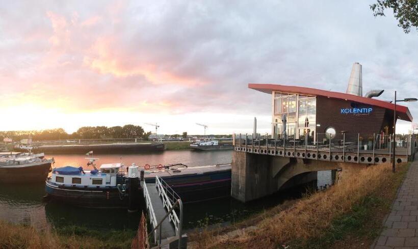 酒店 Gastenverblijf  T Smedenhuys