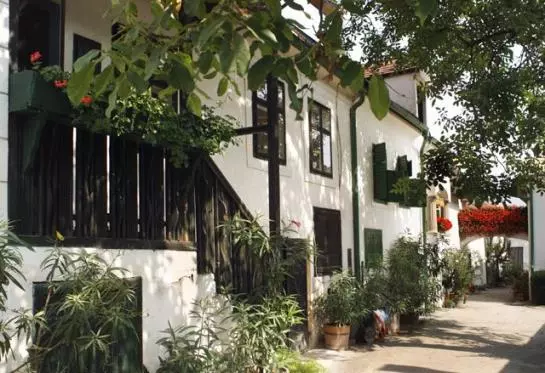 تختخواب و صبحانه Luka Pension