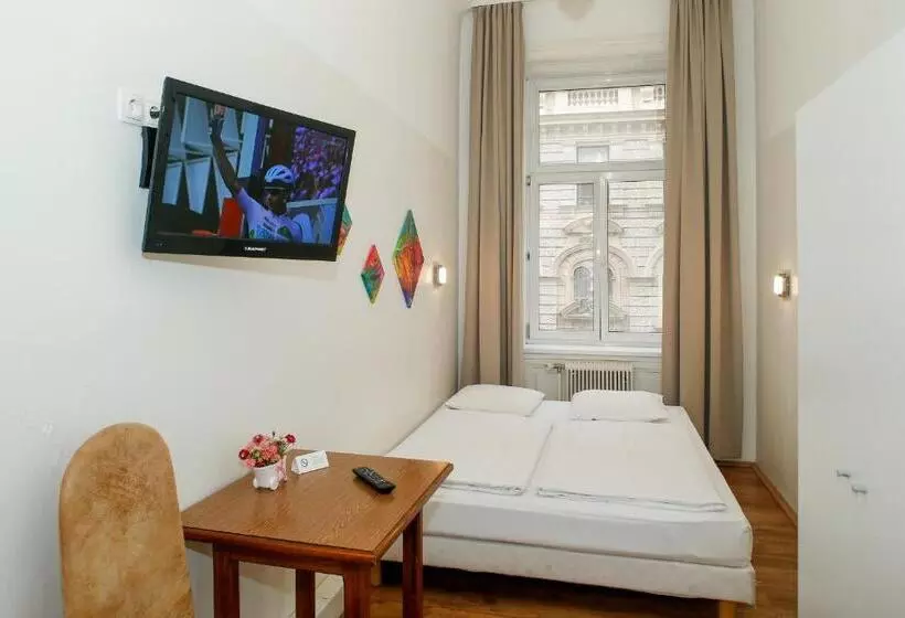 هتل Very Central, 5 Min To City Center, Self Check In