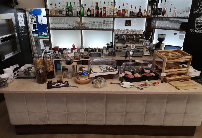 Otel Very Central, 5 Min To City Center, Self Check In