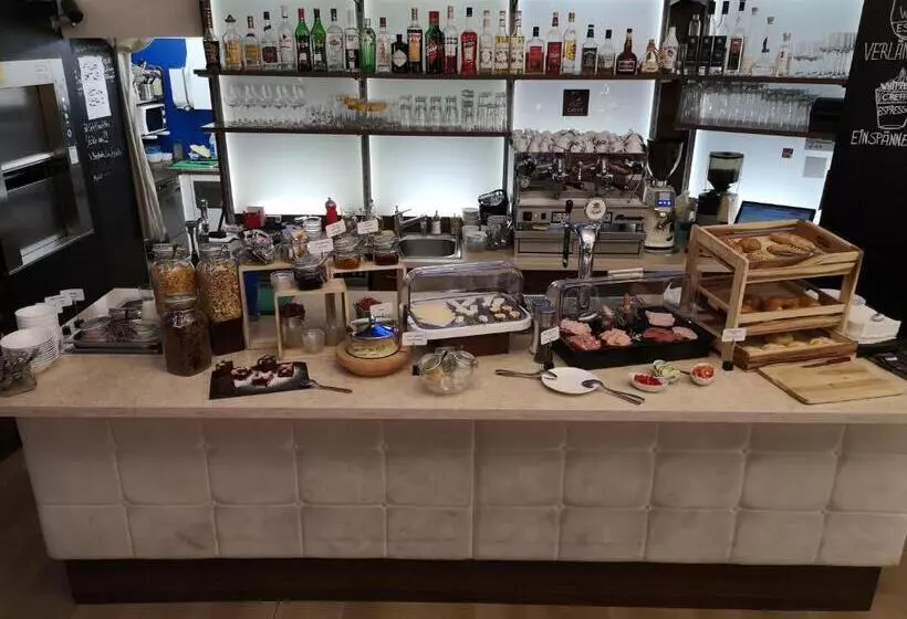 هتل Very Central, 5 Min To City Center, Self Check In