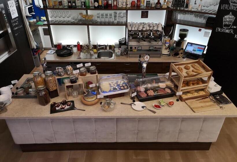 Otel Very Central, 5 Min To City Center, Self Check In