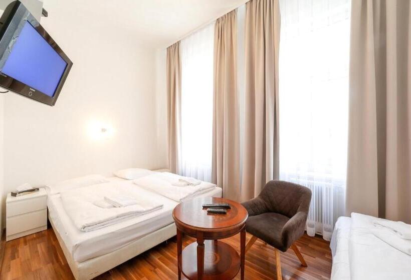 Otel Very Central, 5 Min To City Center, Self Check In