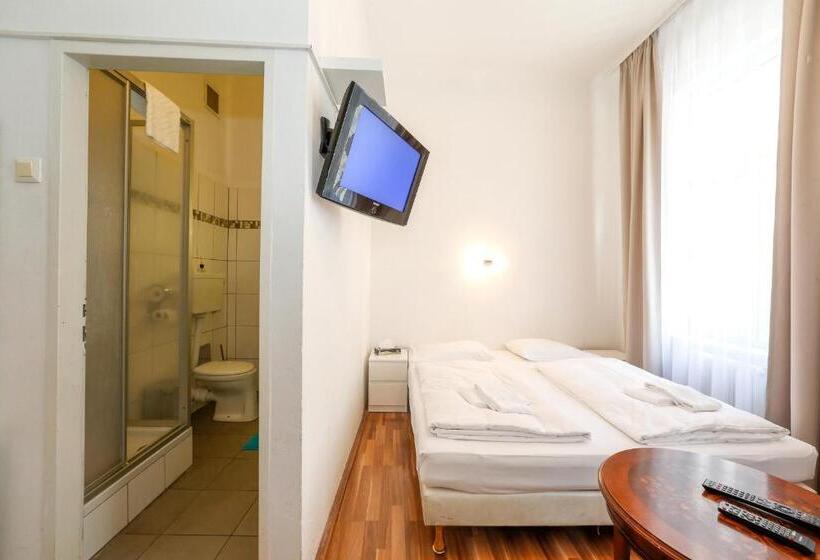 Otel Very Central, 5 Min To City Center, Self Check In