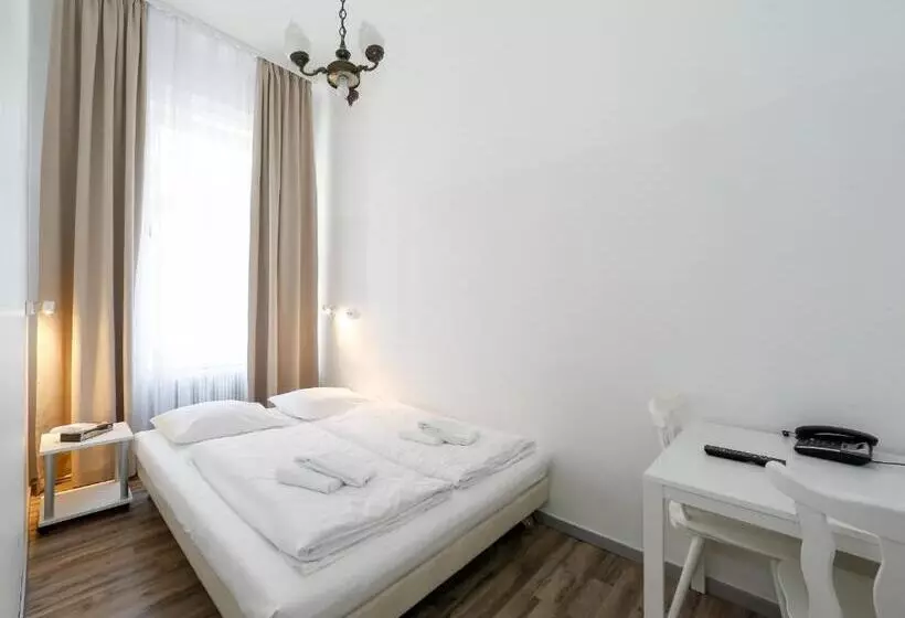 هتل Very Central, 5 Min To City Center, Self Check In