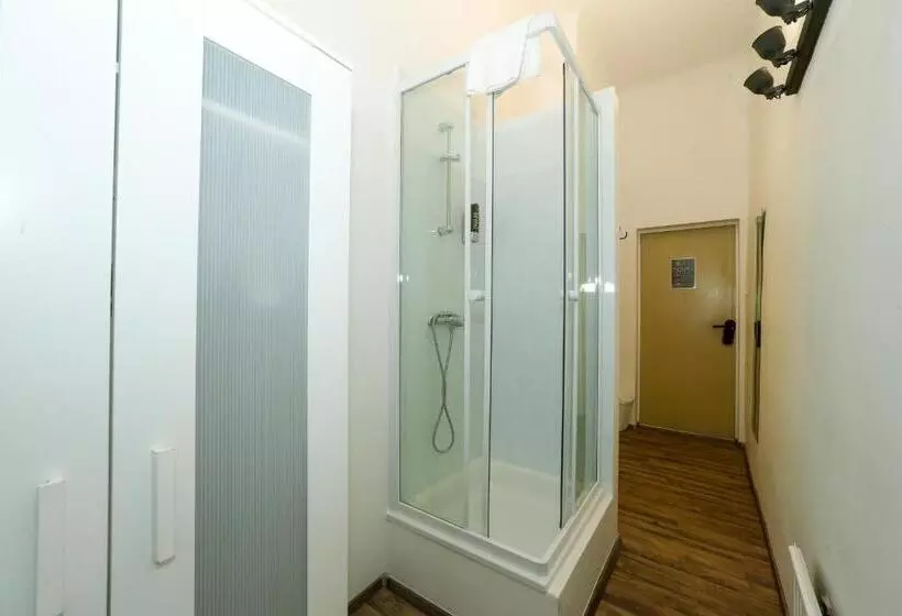 هتل Very Central, 5 Min To City Center, Self Check In