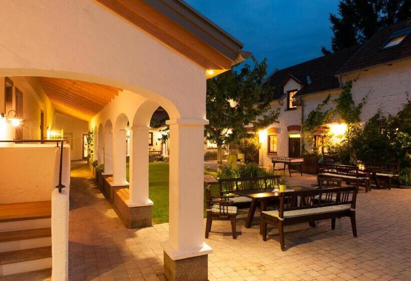 Отель Winzerhof Kiss