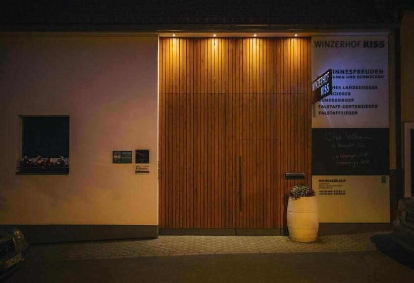 Отель Winzerhof Kiss