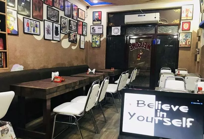 פנסיון Lucky Restaurant & Guest House