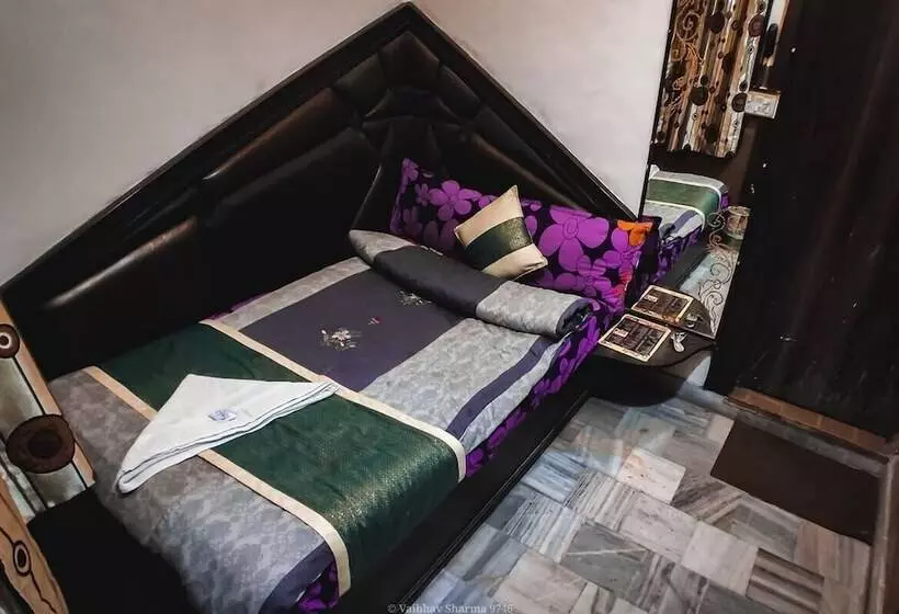 פנסיון Lucky Restaurant & Guest House