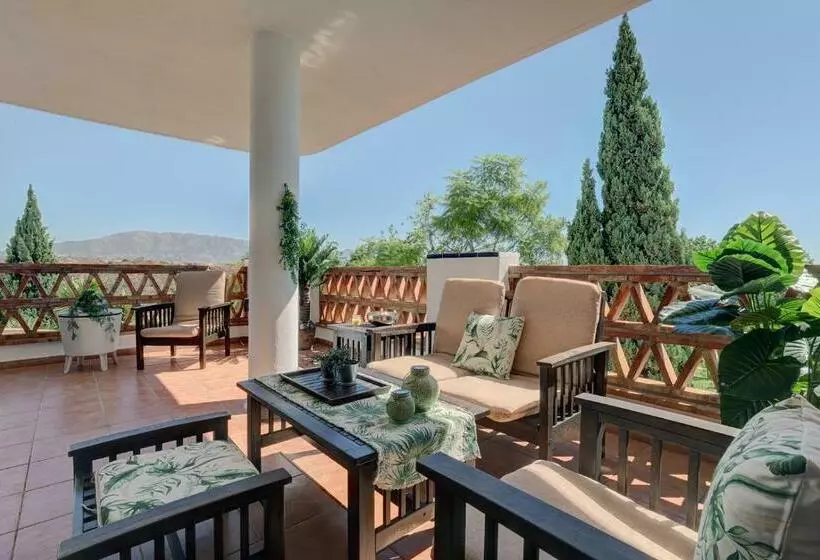 105 Welcoming Andalusian Style 2 Bed Apartment With Views Of Miraflores Golf