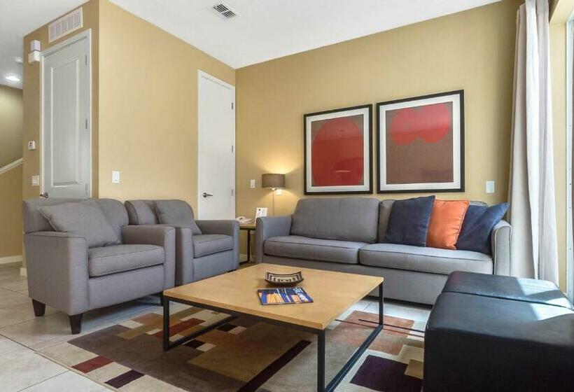 2 Bedrooms   2,5 Bathrooms   Regal Oaks 2618 Cl