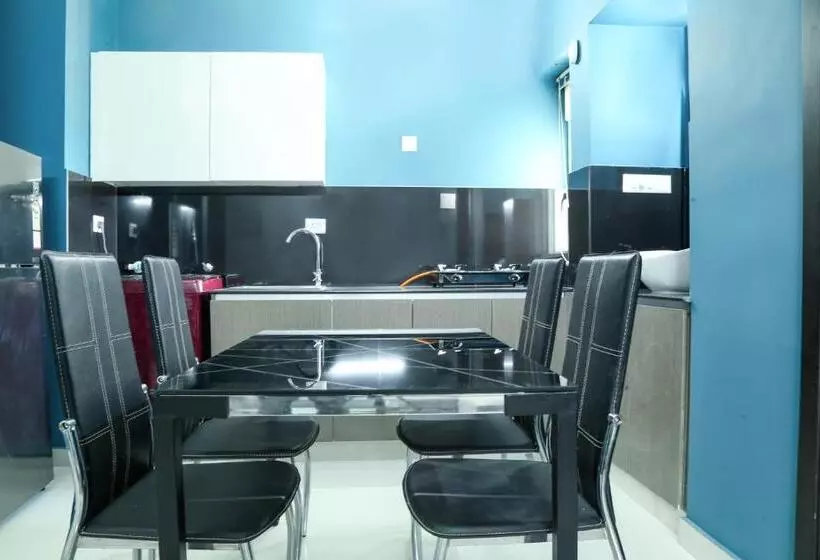 Traven Transit Apartments