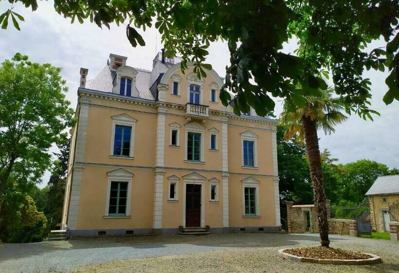 Château Xixème Pour 12 Pers, Parc 1.3ha, Chambres D époque, Proche Commerces, Laval Et Activités