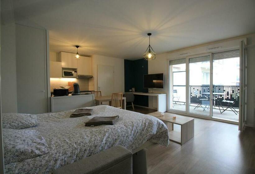 Disponible   Appartement Entier Neuf   8mn à Pied Rer C Paris, Parking Rue Gratuit, En Face Hôpital