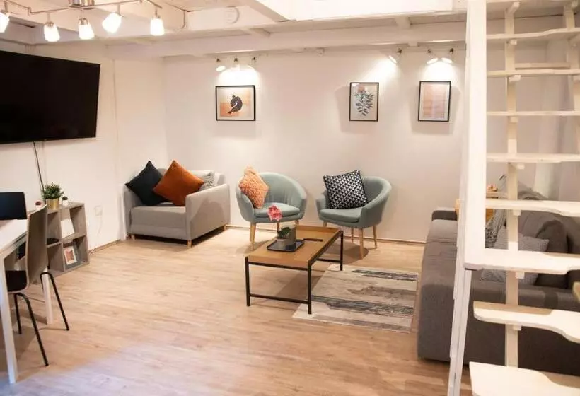 Quiet & Central Stylish Apt With Patio