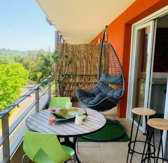 T2 Avec Grande Terrasse Plongeant Sur Une Forêt