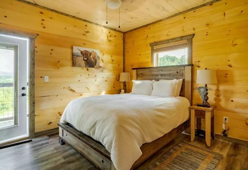 Yellowstone Themed Cabin/theater/gameroom/hottub