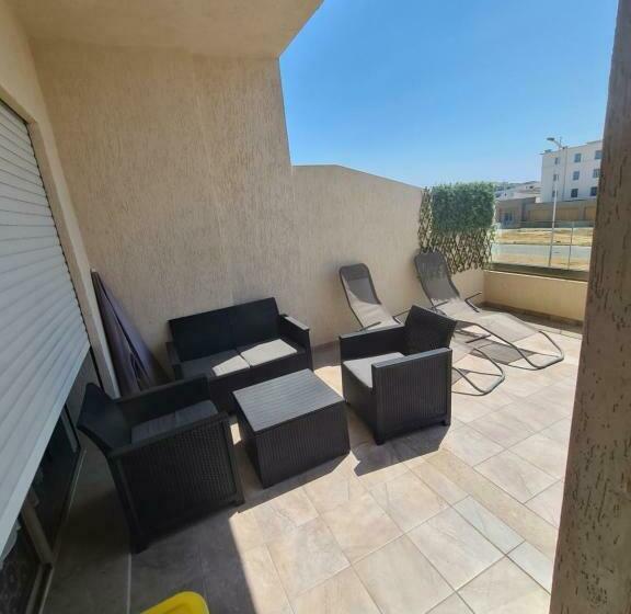 Appartement Avec Piscine Vue Sur Mer Dans Un Quartier Balnéaire Résidentiel Animé