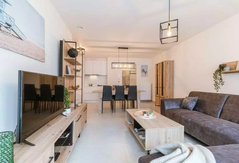 Bright Apartment Only 5 Minutes From The Beach