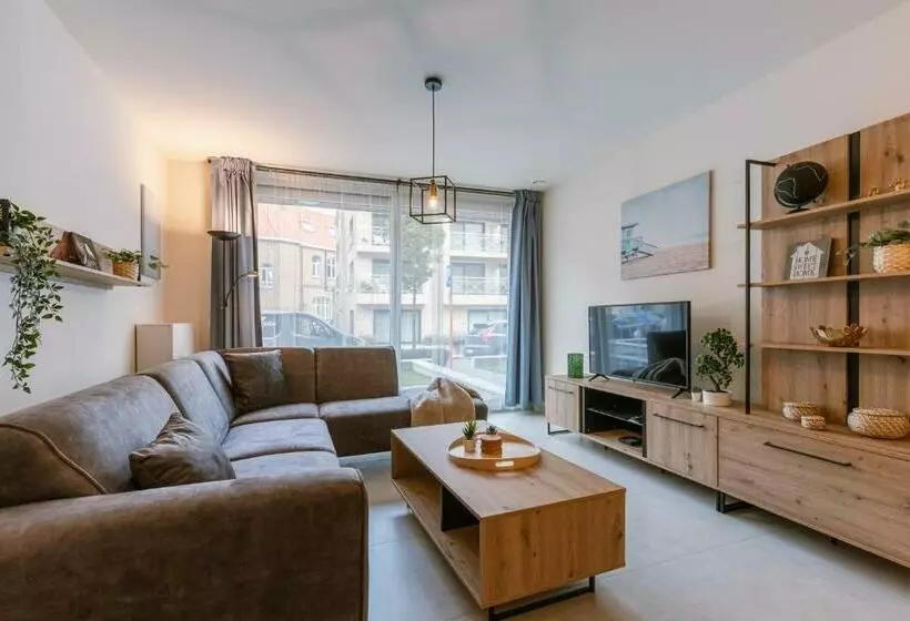 Bright Apartment Only 5 Minutes From The Beach