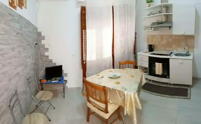 Roberto Guest House