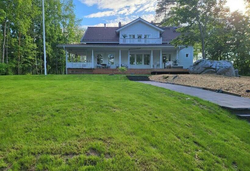 Sääksvilla With Sauna, Lake And Jacuzzi