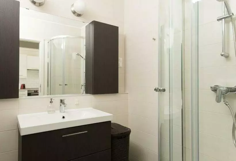 City Break Apartment   Private Garage, Ac, Balcony