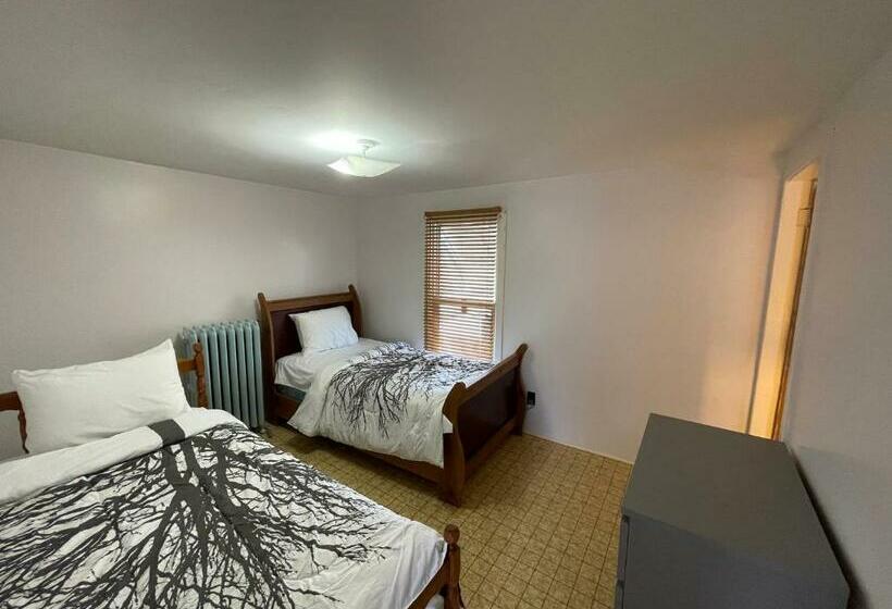 Falls House Downtown Niagara Falls Canada