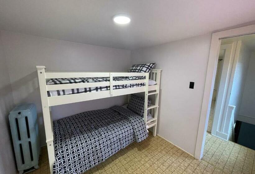 Falls House Downtown Niagara Falls Canada