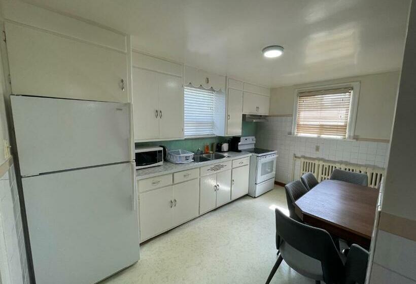 Falls House Downtown Niagara Falls Canada