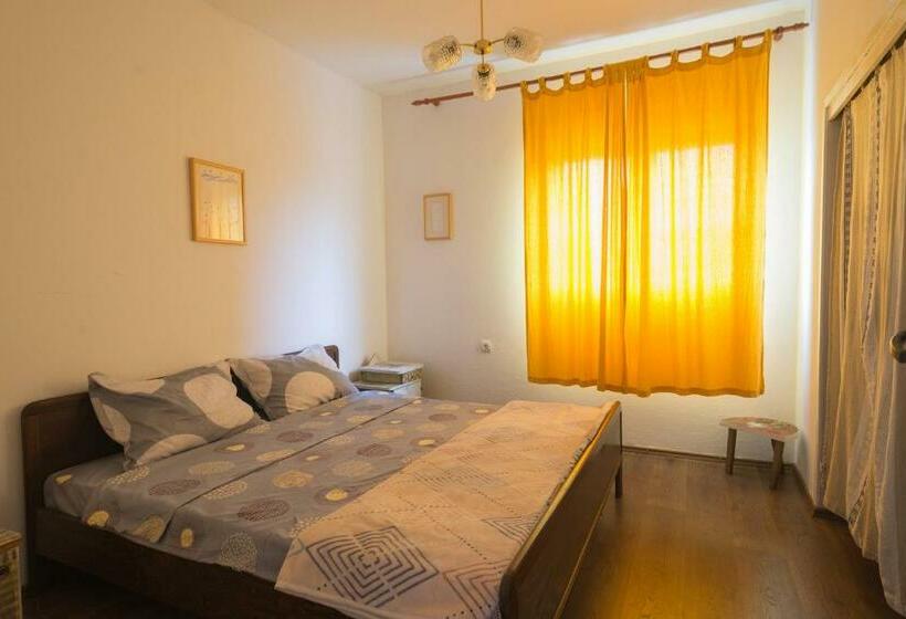 Kuca Na Selu + Besplatan Parking