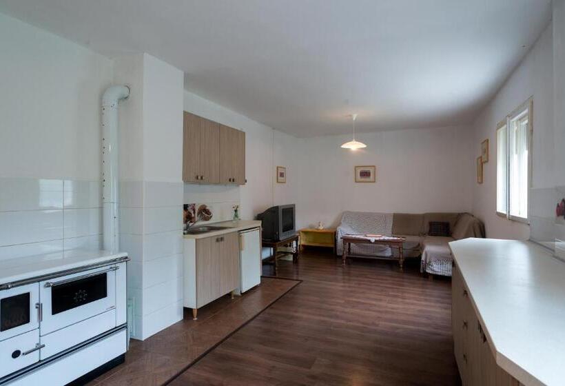 Kuca Na Selu + Besplatan Parking