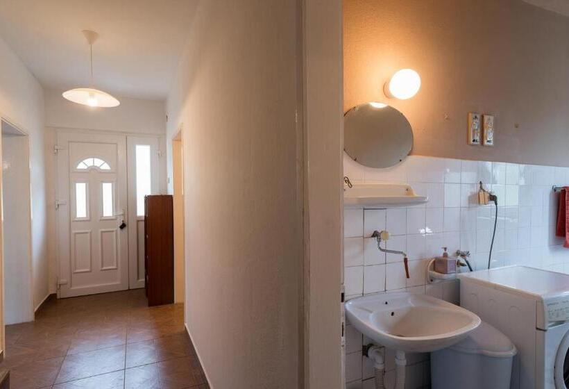 Kuca Na Selu + Besplatan Parking