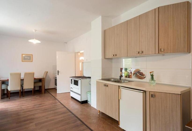 Kuca Na Selu + Besplatan Parking