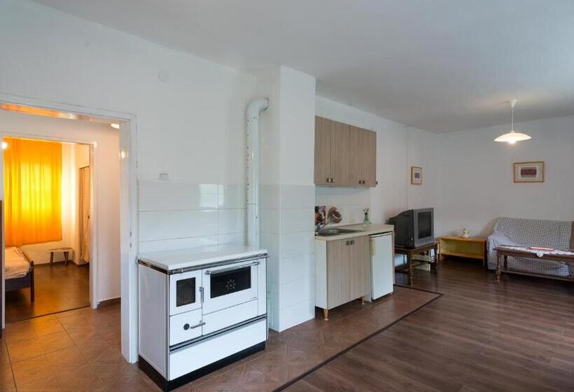 Kuca Na Selu + Besplatan Parking