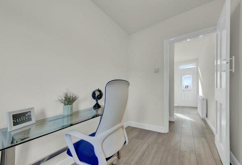 Rochester Place, Chatham Me4