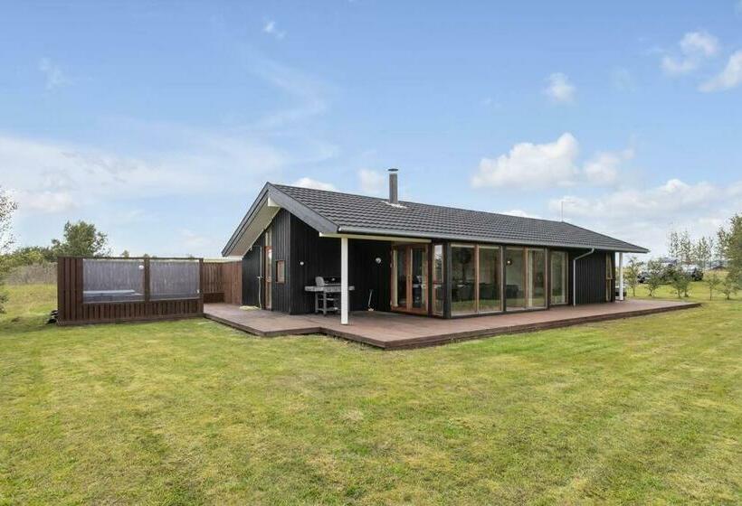 Scandinavian Villa In South Iceland