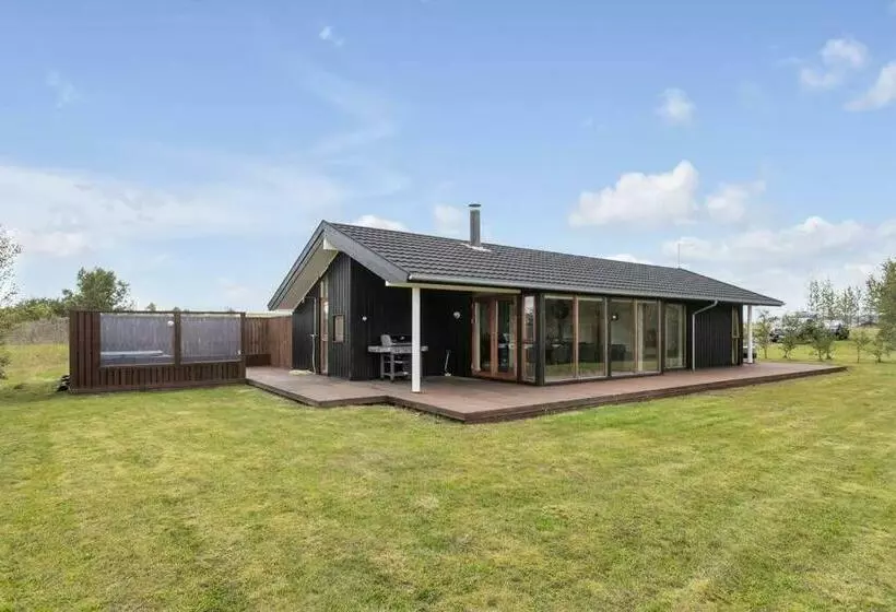 Scandinavian Villa In South Iceland